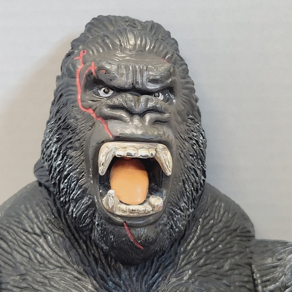 2005 Universal Studios 14" King Kong - Picture 11 of 17